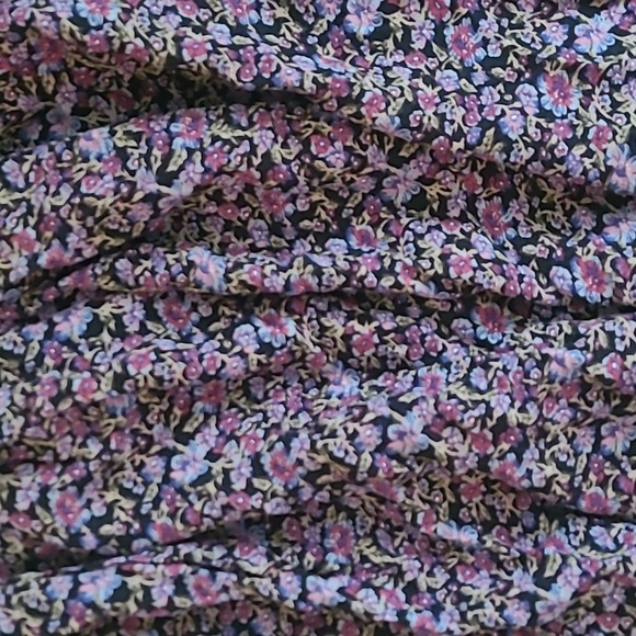 American Eagle  Floral Top - Picture 2 of 3